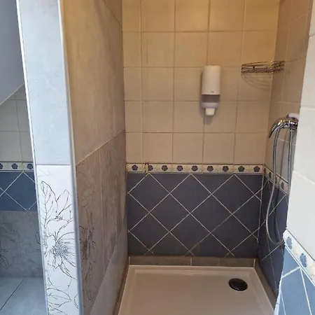 Centrum Noclegowe 6 Апартаменти *