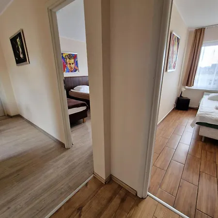 Centrum Noclegowe 6 *